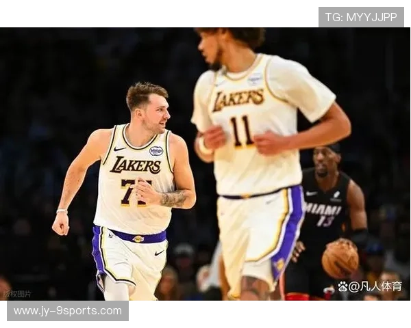 詹姆斯缺阵东契奇三双，湖人130-120热火赢得关键胜利